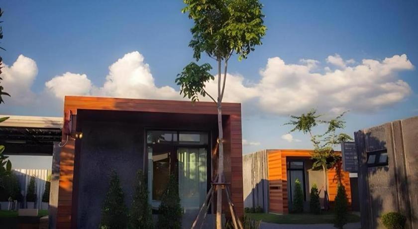 The Infinite Resort Nakhon Sawan Bagian luar foto