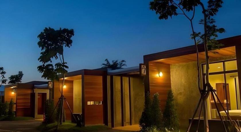 The Infinite Resort Nakhon Sawan Bagian luar foto